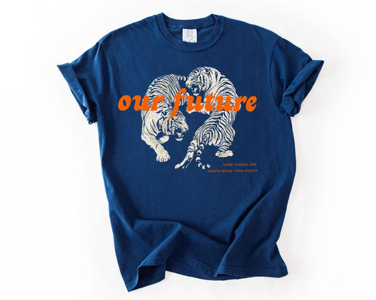 Navy t-shirt with tiger graphic – environmentalism